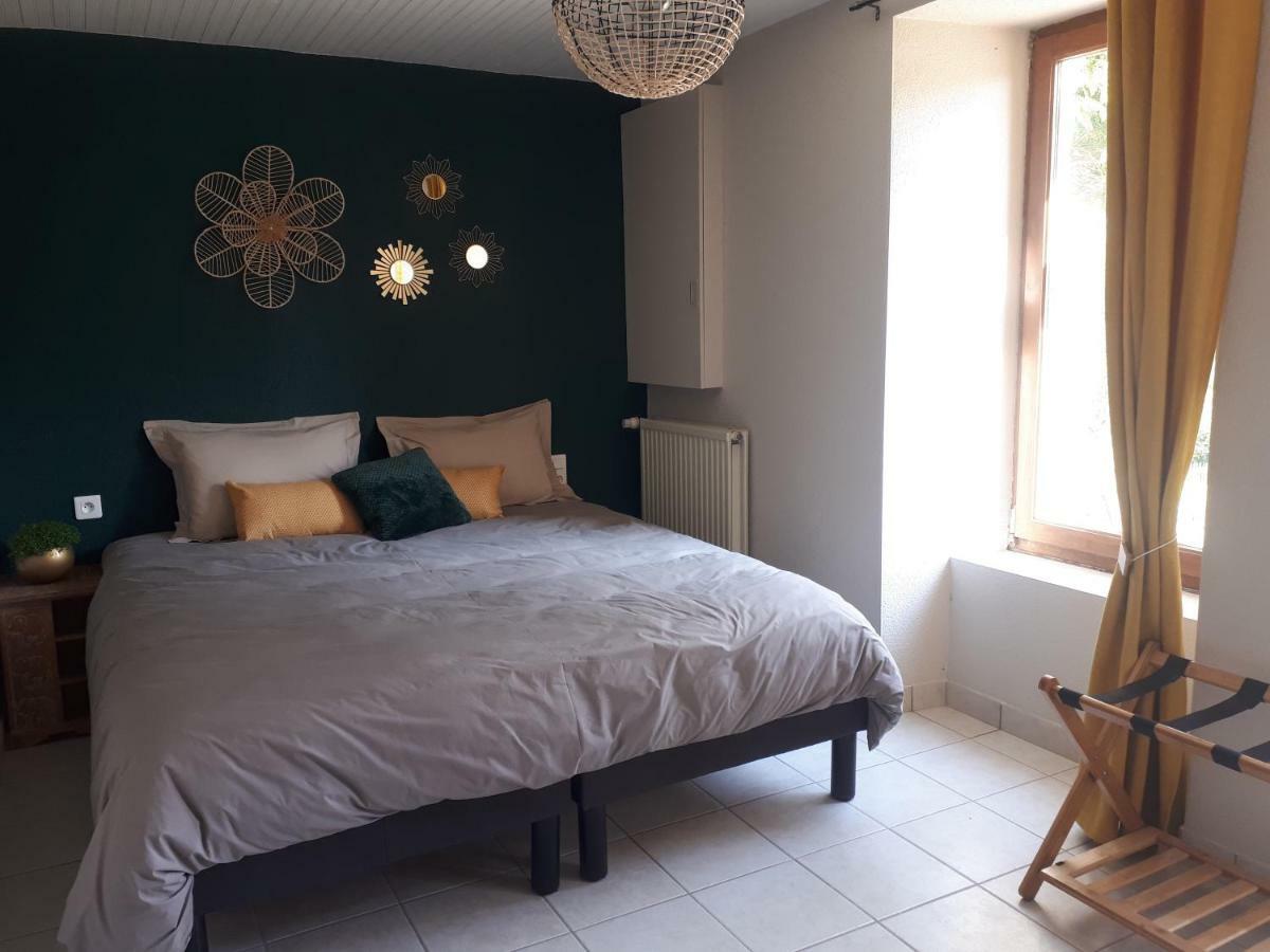 Chambre d'hôtes Un Beau Regard, Proche Puy du Foù Mauleon Exterior foto